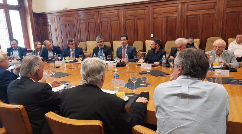 Tombolini se reunió con autoridades de la UIA para analizar la actualidad del sector industrial
